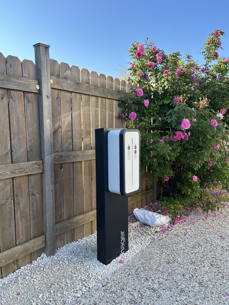 borne de recharge pour véhicule - recharger facilement votre véhicule grâce à l'entreprise Hervé-Pierre Électricité